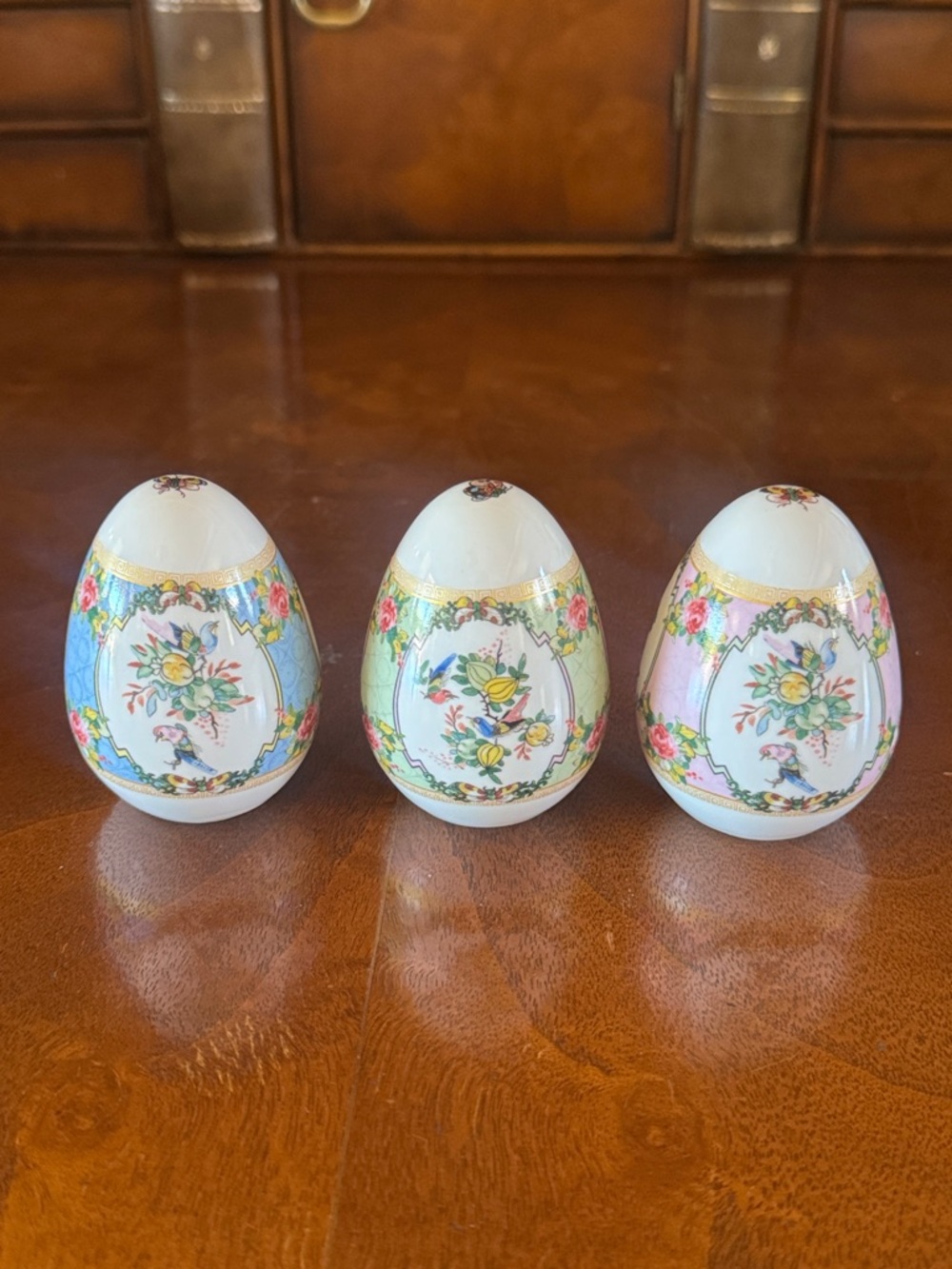 Williams Sonoma Famille Rose Decorative Egg Set - White, Pink, Blue, Gold - Picture 5 of 8